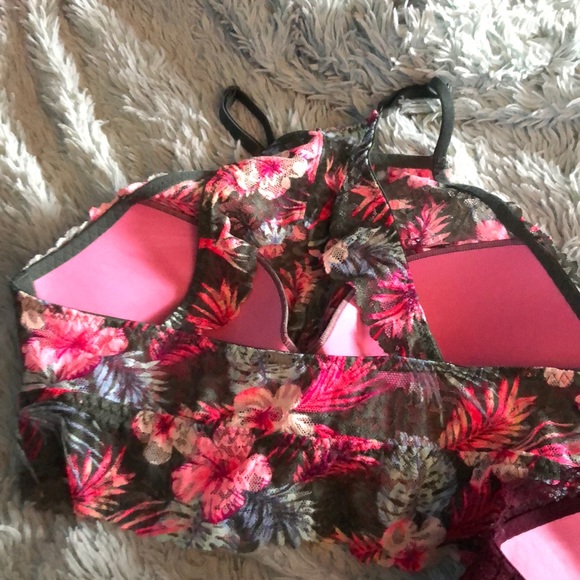 Tops - Picture 4 of 6